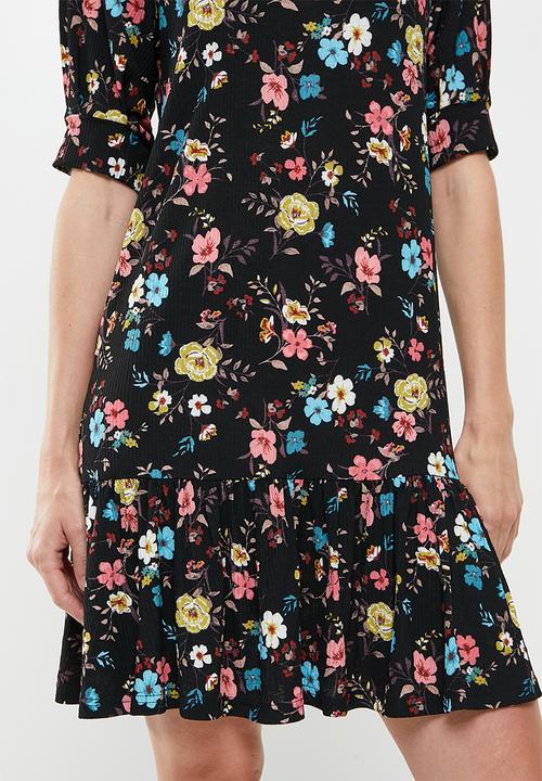 Jacqueline de Yong - Gitte svan 2/4 dress - black multicolor flower