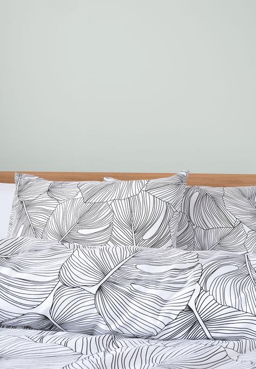 Linen House - Monstera duvet cover set - black & white