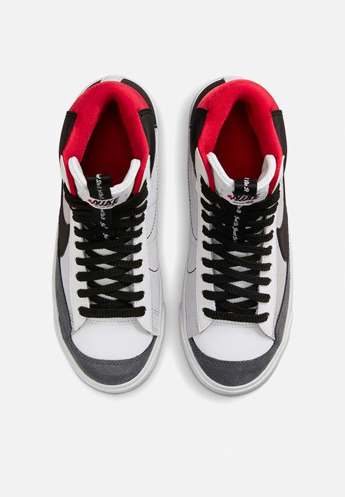 Nike - Nike blazer mid '77 se d - summit white/black-university red