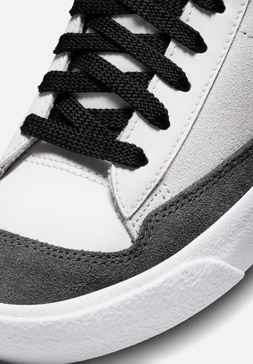 Nike - Nike blazer mid '77 se d - summit white/black-university red