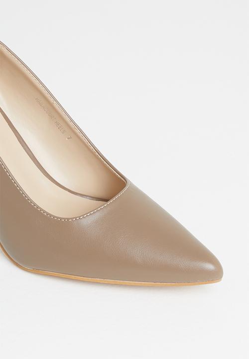Superbalist - Haila court heels - taupe