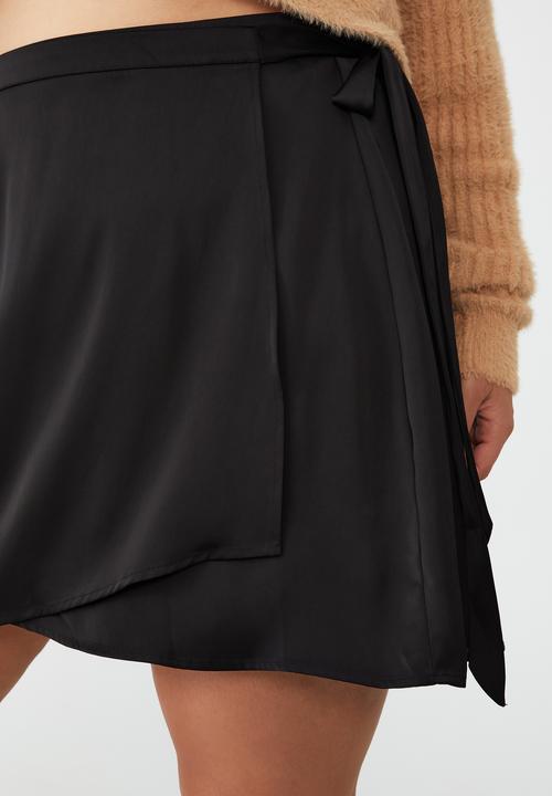 Cotton On - Curve woven santorini satin wrap mini skirt - black