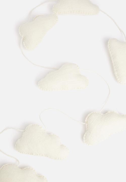 Sixth Floor - Cloudy felt garland - white