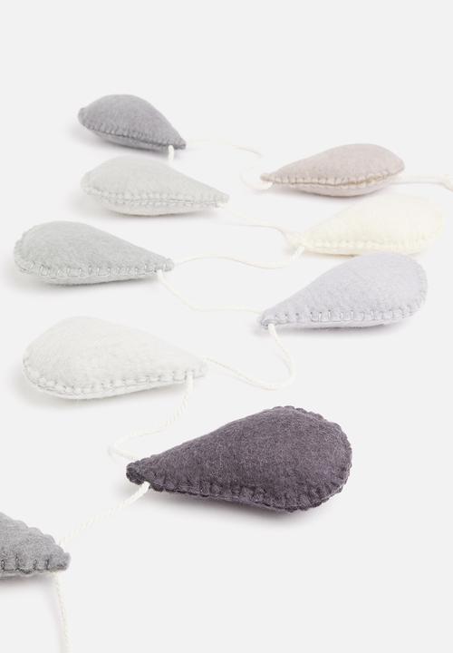 Sixth Floor - Raindrop felt garland - neutrals