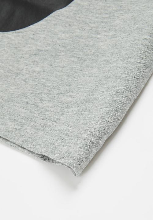 Nike - Nkb boys jumbo futura tee - grey
