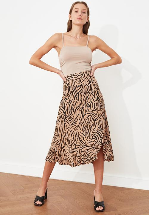 Trendyol - Zebra patterned knitted skirt - camel