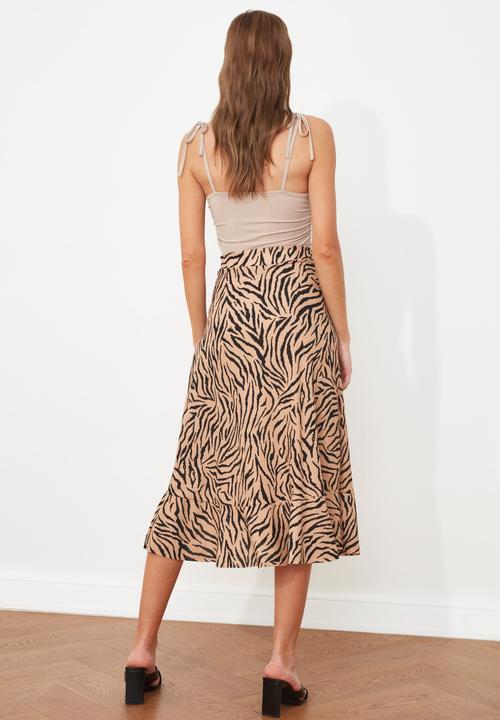 Trendyol - Zebra patterned knitted skirt - camel