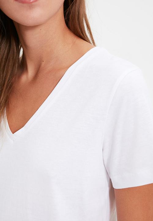 Trendyol - V-neck basic 100% cotton t-shirt - white