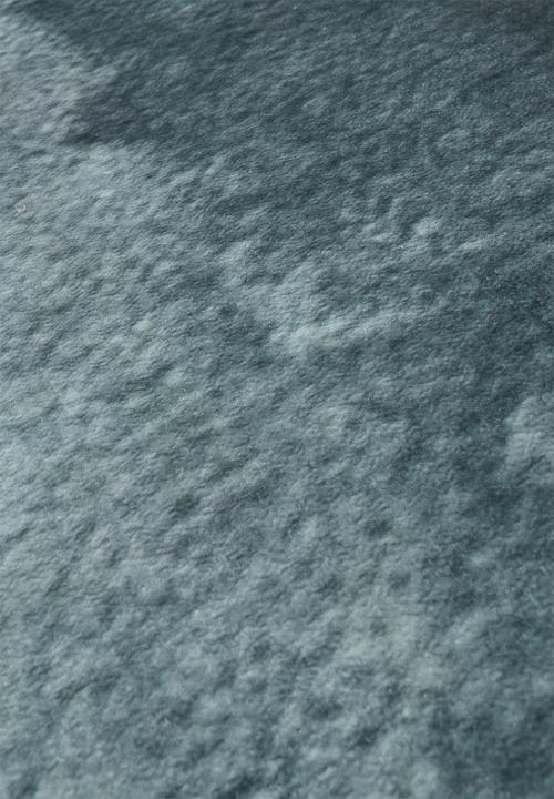 Hertex Fabrics - Chromogenic ocean rug - teal