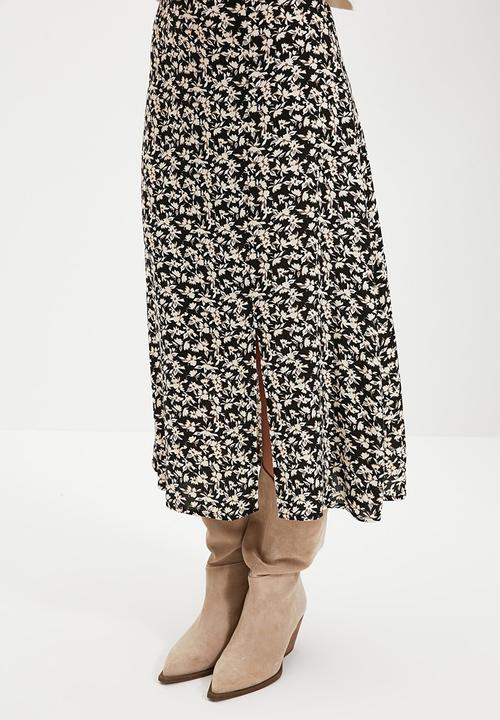 Trendyol - Floral patterned slit detailed skirt - black