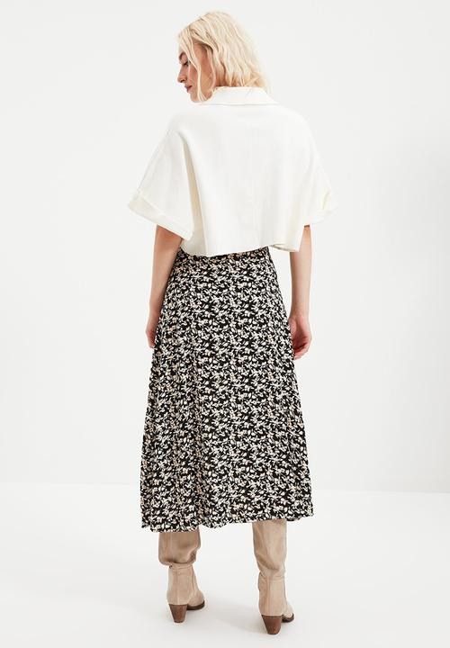 Trendyol - Floral patterned slit detailed skirt - black