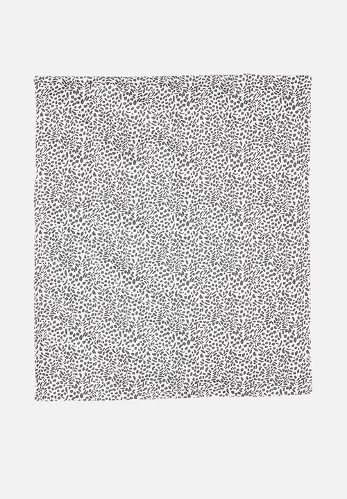 Sixth Floor - Print foldable picnic mat - black & white