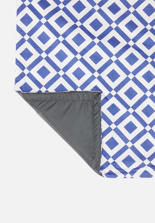 Sixth Floor - Aavaros foldable picnic mat - blue