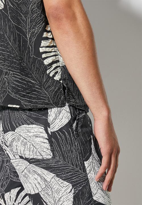 Superbalist - Regular fit pattern restort shirt - black palm & cream
