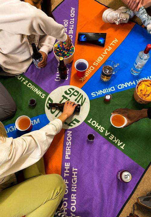 Typo - Party rugs-spin the bottle