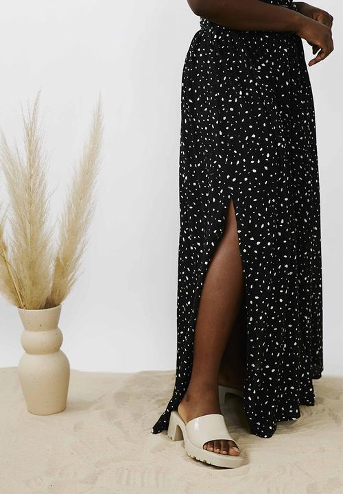 Me&B - Halter full maxi with belt detail - black print