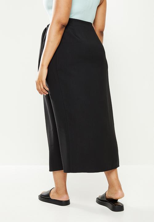 Me&B - Plus wrap skirt - black