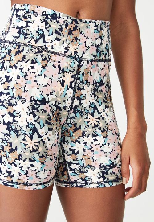 Cotton On - Ultra soft movement bike short - 80s garden multi