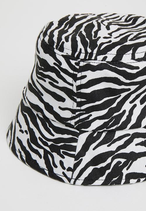 Superbalist - Zebra print bucket hat - black/white