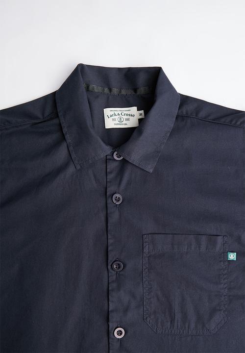 Lark & Crosse - Regular fit cracker poplin pocket short sleeve shirt - navy