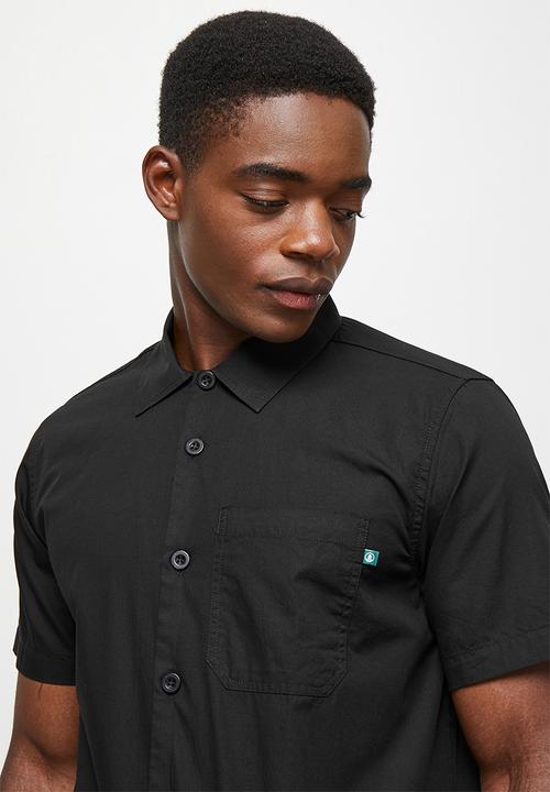Lark & Crosse - Regular fit cracker poplin pocket short sleeve shirt - black