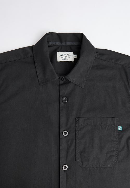 Lark & Crosse - Regular fit cracker poplin pocket short sleeve shirt - black