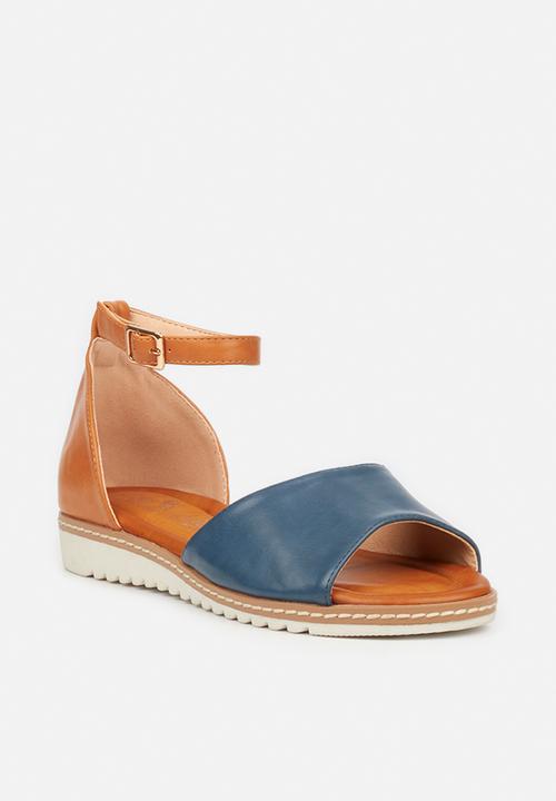 Butterfly Feet - Walnut 1 sandal - navy & tan 