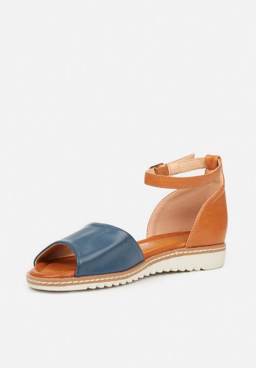 Butterfly Feet - Walnut 1 sandal - navy & tan 
