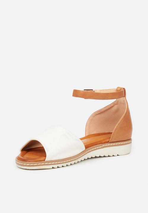 Butterfly Feet - Walnut 1 sandal - white