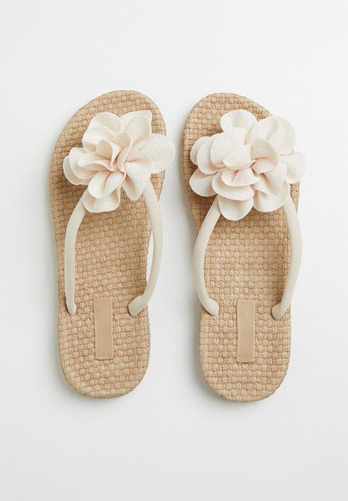 Rebel Republic - Tween girls flower flip flops - cream