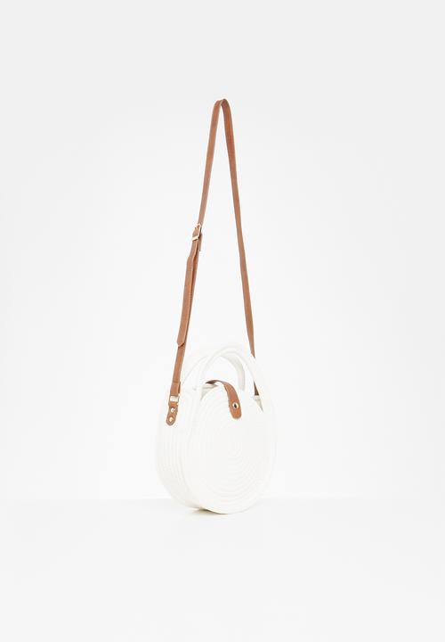 Superbalist - Woven round crossbody bag - cream