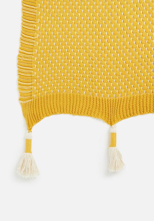 Sixth Floor - Sol cotton throw with tassels - yellow
