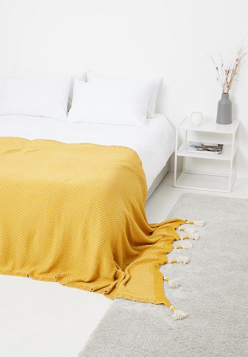 Sixth Floor - Sol cotton throw with tassels - yellow
