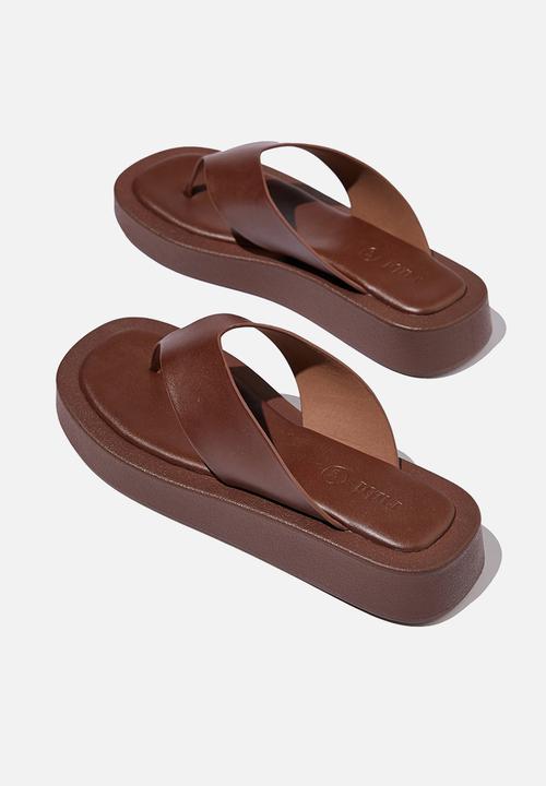 Cotton On - Sadie flip flop flatform - chocolate pu