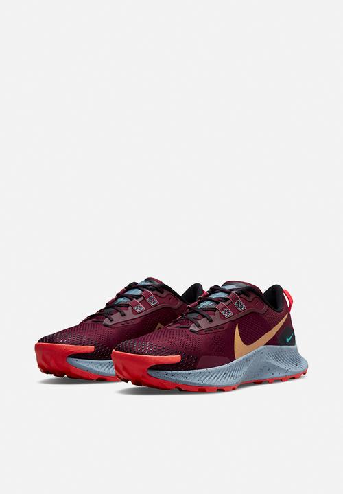 Nike - Pegasus trail 3 - dark beetroot/wheat-black-bright crimson