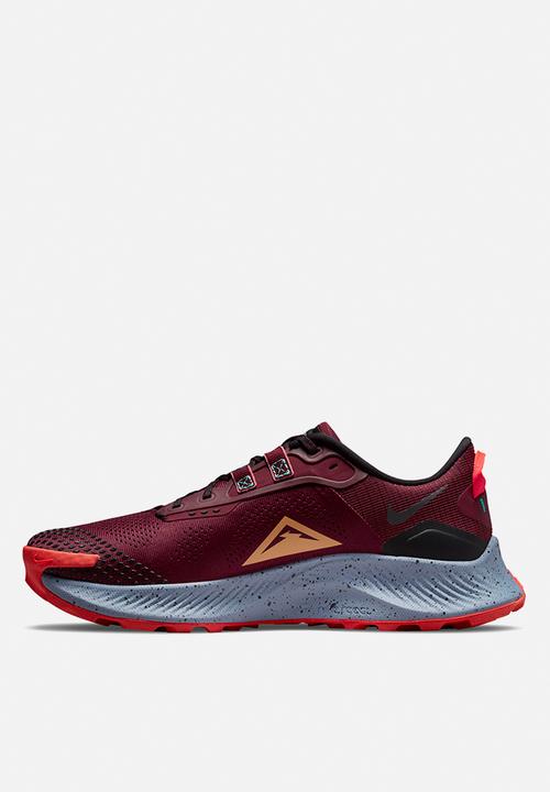 Nike - Pegasus trail 3 - dark beetroot/wheat-black-bright crimson