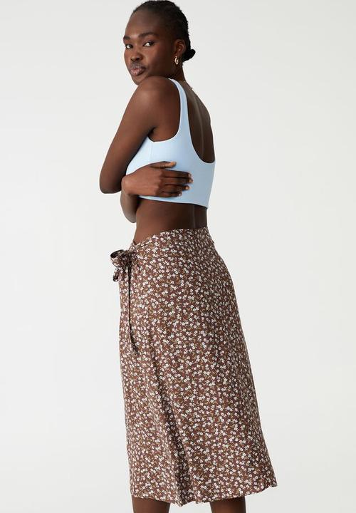 Cotton On - Woven lara wrap midi skirt - tenesha ditsy dark sienna