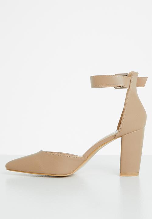 Jada - Ankle strap pointed block heel - natural