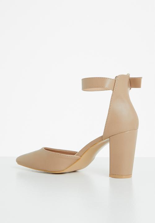 Jada - Ankle strap pointed block heel - natural