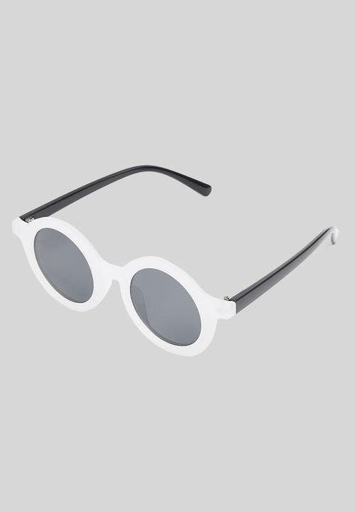 Pop Candy - Round fashion sunglasses - white & black