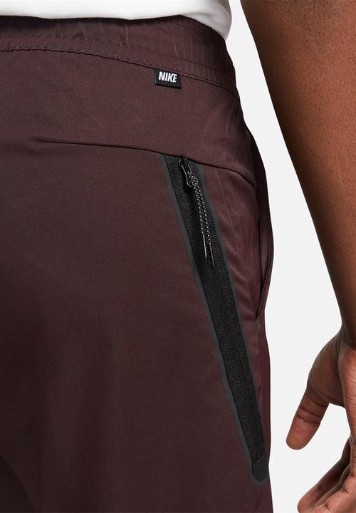 Nike -  Tech Essentials Men's Unlined Commuter Trousers - brown basalt/black