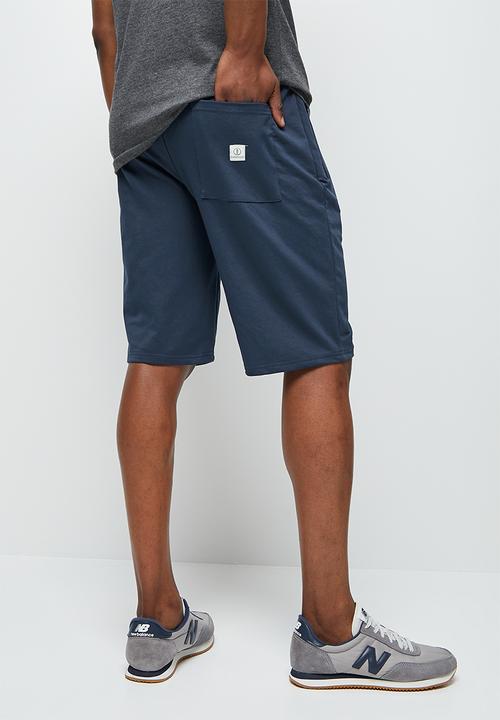 Lark & Crosse - Slim fit sweat shorts - navy