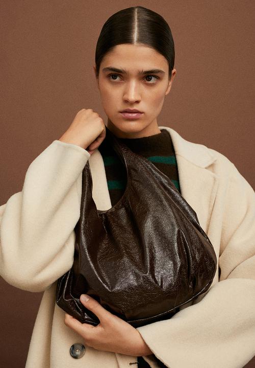 MANGO - Textured handbag - chocolate