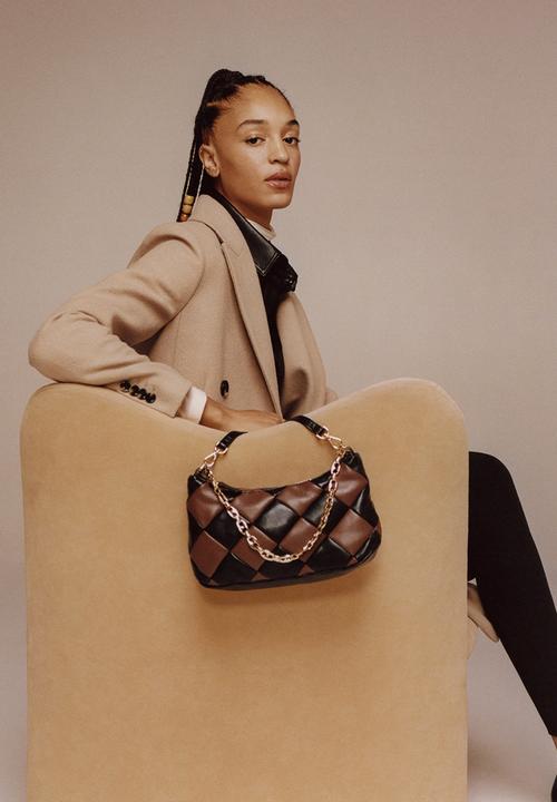 MANGO - Diamond chain bag - brown & black