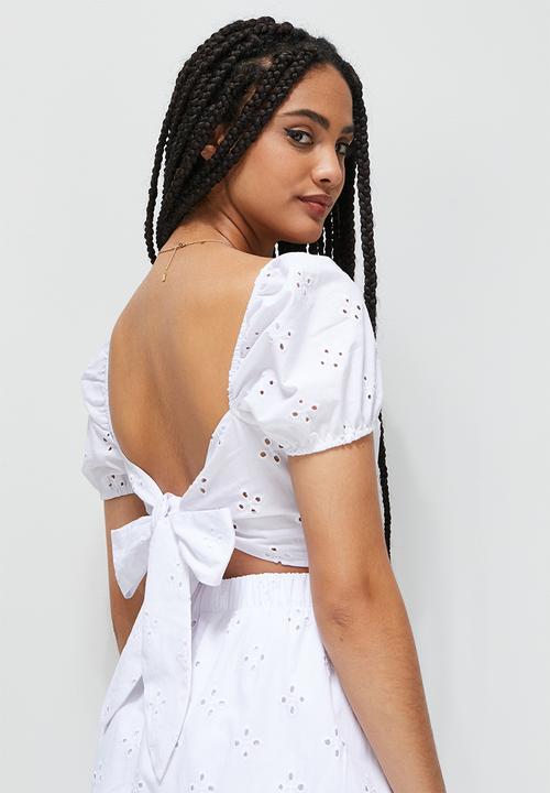 Blake - Anglaise blouse with tie back - white