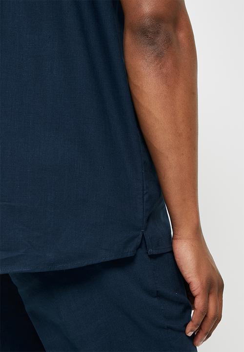 Lark & Crosse - Regular fit lightweight textured short sleeve shirt - navy