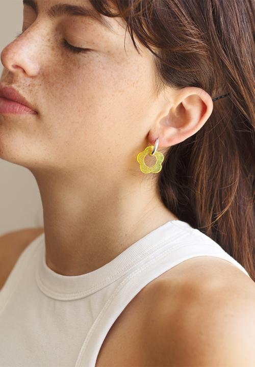Pina Jewels - Daisy charm - yellow glitter