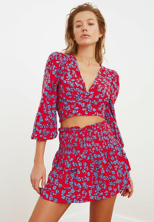 Trendyol - Floral patterned frilly bottom-top set - red & blue 