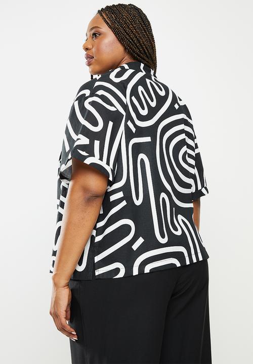 Me&B - Plus rivier collar essential shirt - black squiggle
