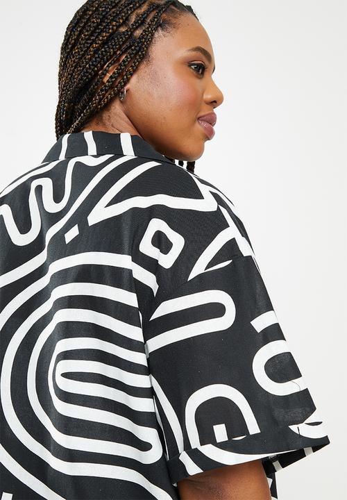 Me&B - Plus rivier collar essential shirt - black squiggle